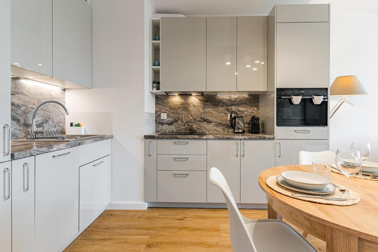 Golden Reagan By Aparo - Nowy Apartament, Winda, Lozeczko Turystyczne, Plaza 500m, Balkon, 2 Sypialnie Oraz Salon, Rowerownia, Biurko Leilighet